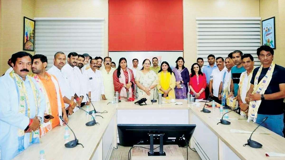 दो दिवसीय दौरे के दौरान पार्षदों समितियों के अध्यक्षों ,अधिकारियों ने लखनऊ नगर निगम और स्मार्ट सिटी के तहत किया जा रहे कार्यों के बारे में जाना