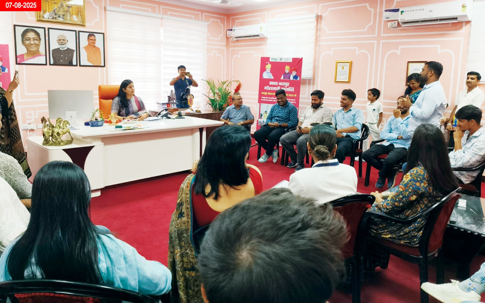 सोशल मीडिया इनफ्लुएंसर से किया स्वच्छता संवाद