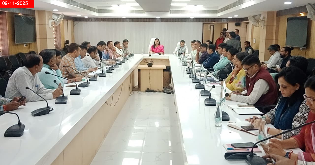 नगर निगम ग्रेटर महापौर डॉ. सौम्या गुर्जर ने ली विकास कार्यों स्वच्छता सहित अन्य महत्वपूर्ण विषयों पर समीक्षा बैठक