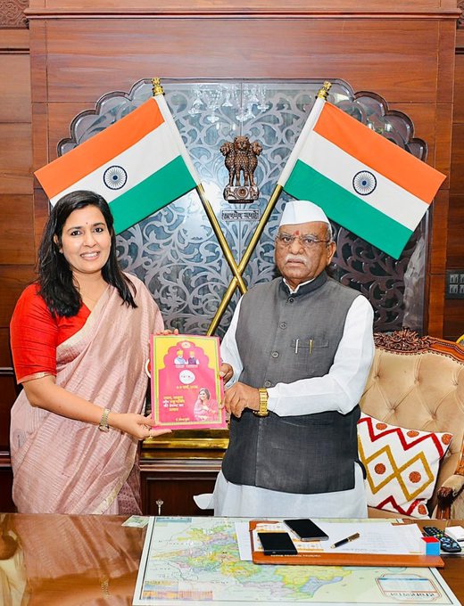 राजस्थान के माननीय राज्यपाल श्री हरिभाऊ बागडे जी से आत्मीय भेंट कर उन्हें “शक्ति वंदन” कॉफी टेबल बुक भेंट करने का सौभाग्य प्राप्त हुआ